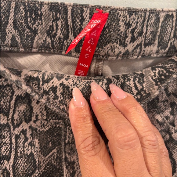 SPANX Snake Print Leggings - Black and Brown - Picture 3 of 5